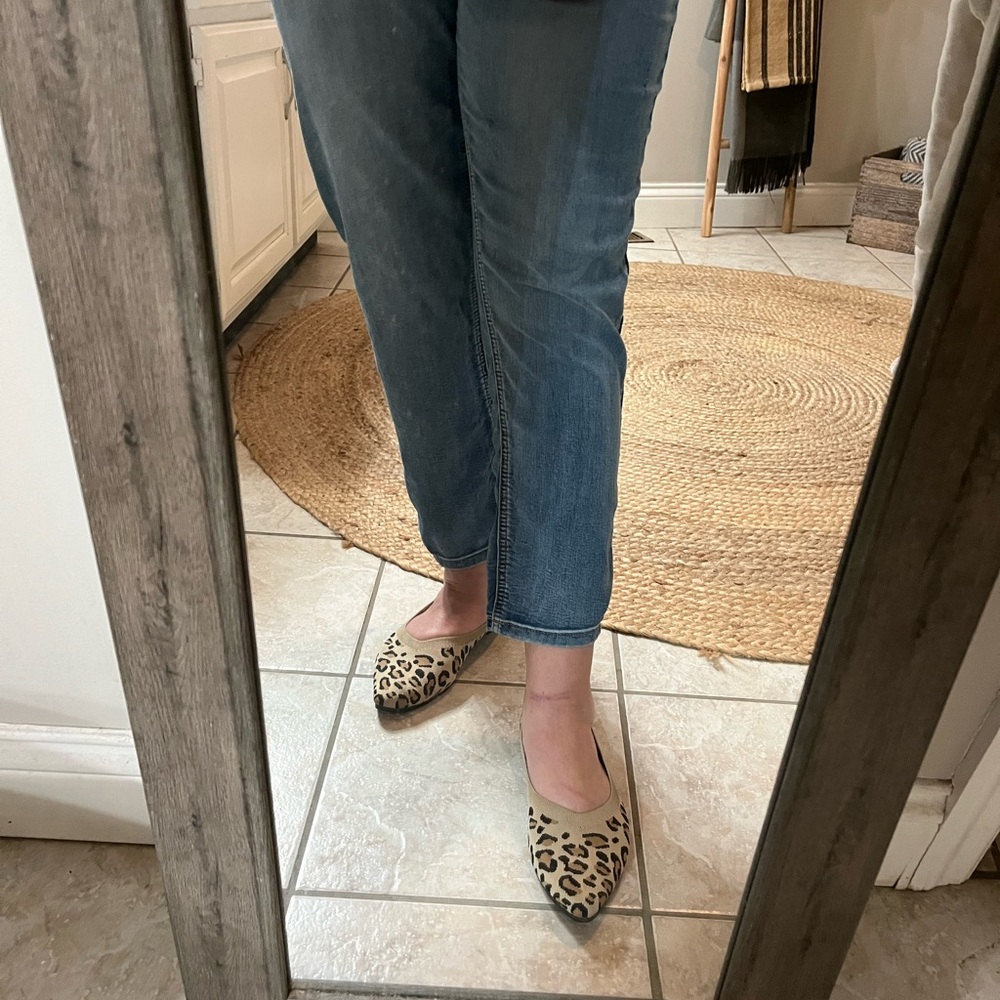 Love Indigo Blue Jeans Medium-Wash Contrast Stitching!! So soft!!! Stretchy!!